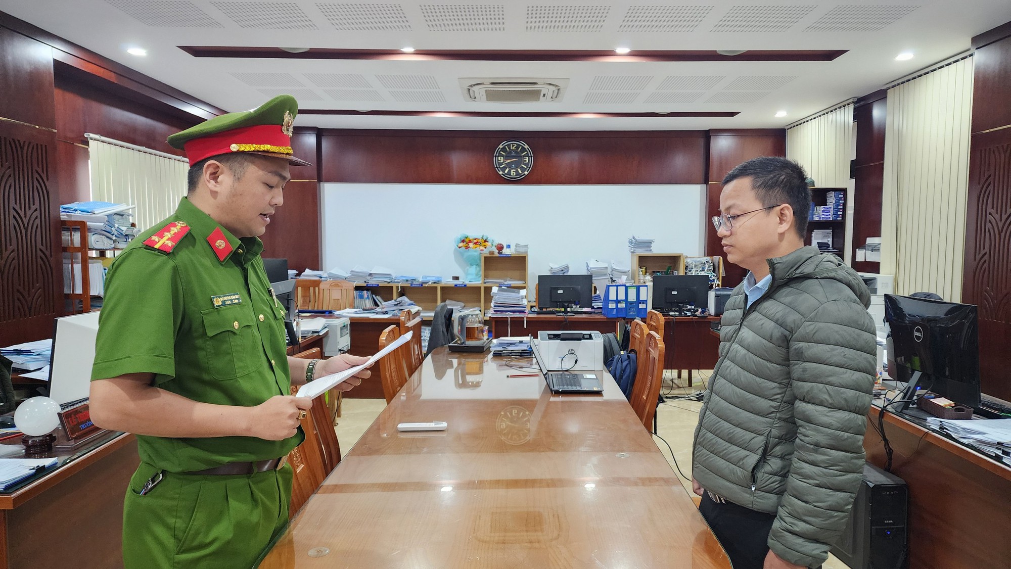 Vụ cựu chủ tịch quận ở Đà Nẵng nhận hối lộ: Khởi tố thêm 3 bị can - Ảnh 1.