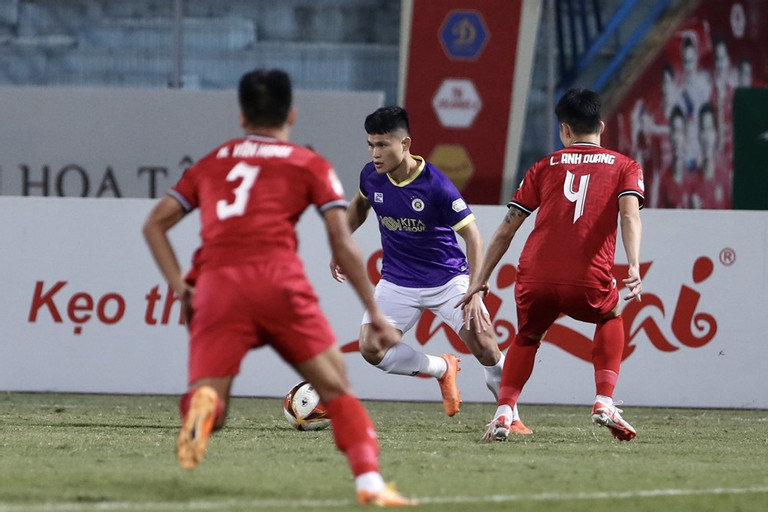 V-League: Hà Nội FC bị đội cuối bảng &quot;cưa&quot; điểm, CAHN thua sốc Khánh Hòa  - Ảnh 1.