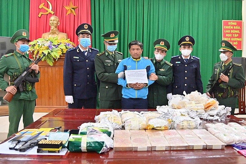 Đối tượng người Lào mang 21kg ma tuý qua biên giới bị bắt giữ - Ảnh 1.