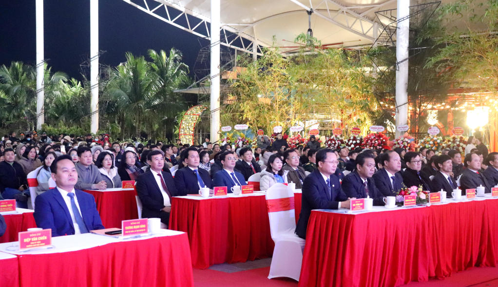 Huyện đảo Vân Đồn đón nhận quyết định huyện đạt chuẩn nông thôn mới - Ảnh 2.