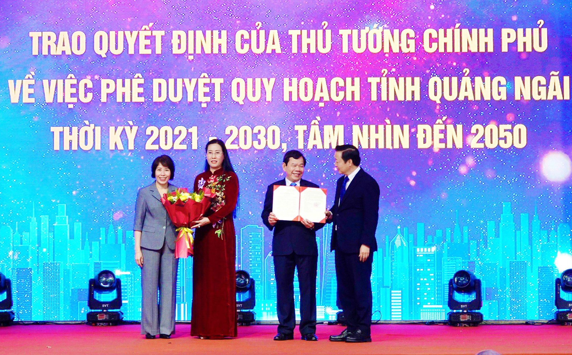 Quảng Ngãi công bố quy hoạch tỉnh thời kỳ 2021-2030 và khởi công dự án đường 3.500 tỷ đồng - Ảnh 1.