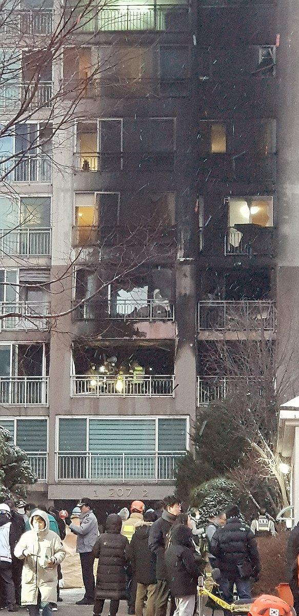 Cháy chung cư 27 tầng tại Hàn Quốc, 31 người thương vong  - Ảnh 1.