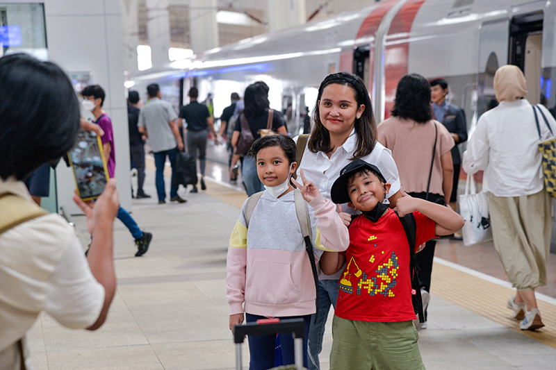 Đường sắt cao tốc nhất Đông Nam Á đón 1 triệu khách chỉ sau 2 tháng vận hành- Ảnh 2.
