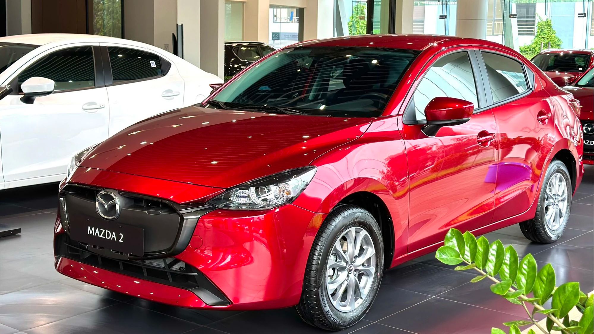 Mazda tiếp tục điều chỉnh giá bán nhiều mẫu xe  - Ảnh 1.