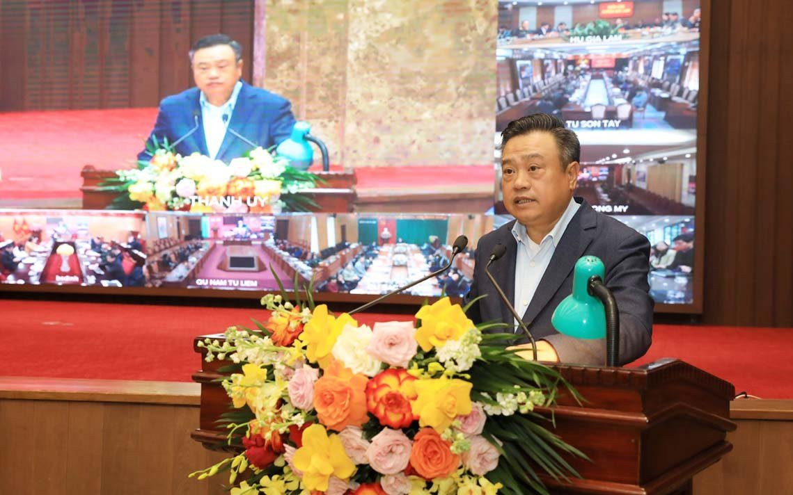 Chủ tịch Hà Nội yêu cầu thực hiện nghiêm quy định cấm biếu tặng quà Tết - Ảnh 1.