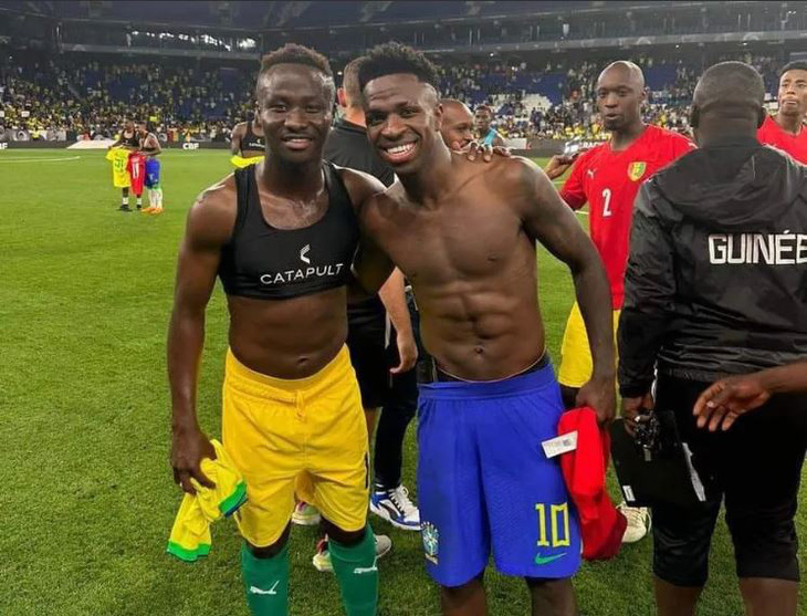 Cầu thủ châu Phi bị loại khỏi đội tuyển quốc gia vì lý do dở khóc dở cười   - Ảnh 1.