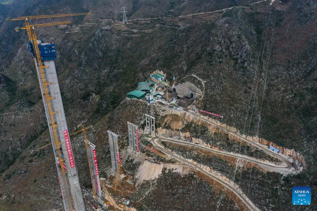 Trung Quốc sắp có cây cầu cao nhất thế giới bắc qua “vết nứt Trái Đất” - Ảnh 4.