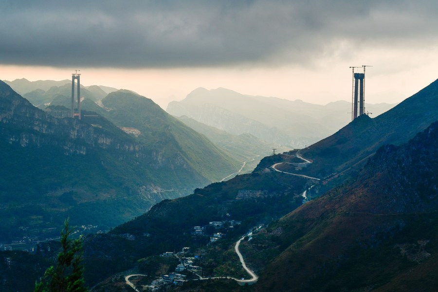 Trung Quốc sắp có cây cầu cao nhất thế giới bắc qua “vết nứt Trái Đất” - Ảnh 8.