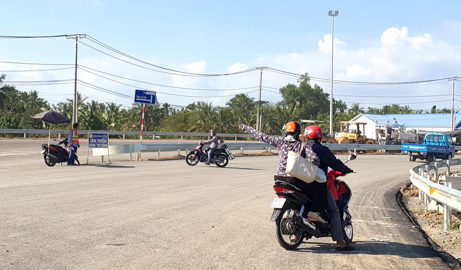 Cao tốc Mỹ Thuận - Cần Thơ thông xe hai chiều, xe cộ tấp nập ngày cuối năm- Ảnh 5.
