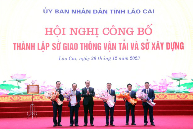 Lào Cai: Công bố quyết định thành lập Sở Giao thông vận tải và Sở Xây dựng - Ảnh 1.