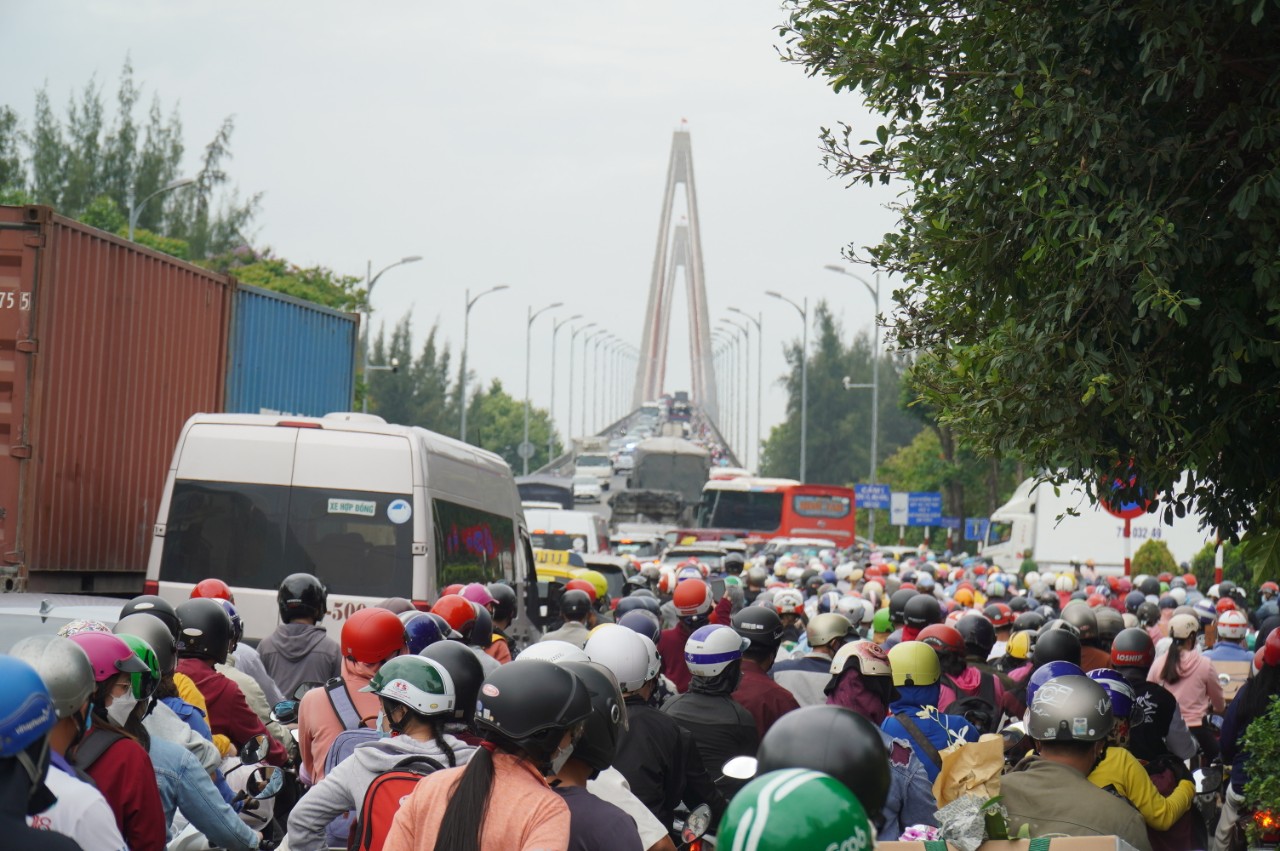 Ngày Tết hối hả trên công trường cầu 5.200 tỷ đồng nối Tiền Giang với Bến Tre- Ảnh 10.