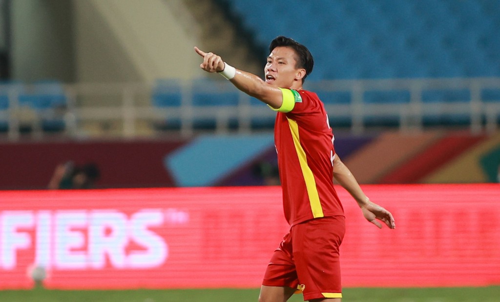 HLV Troussier gửi thông điệp đặc biệt cho trung vệ số 1 Việt Nam trước Asian Cup- Ảnh 1.