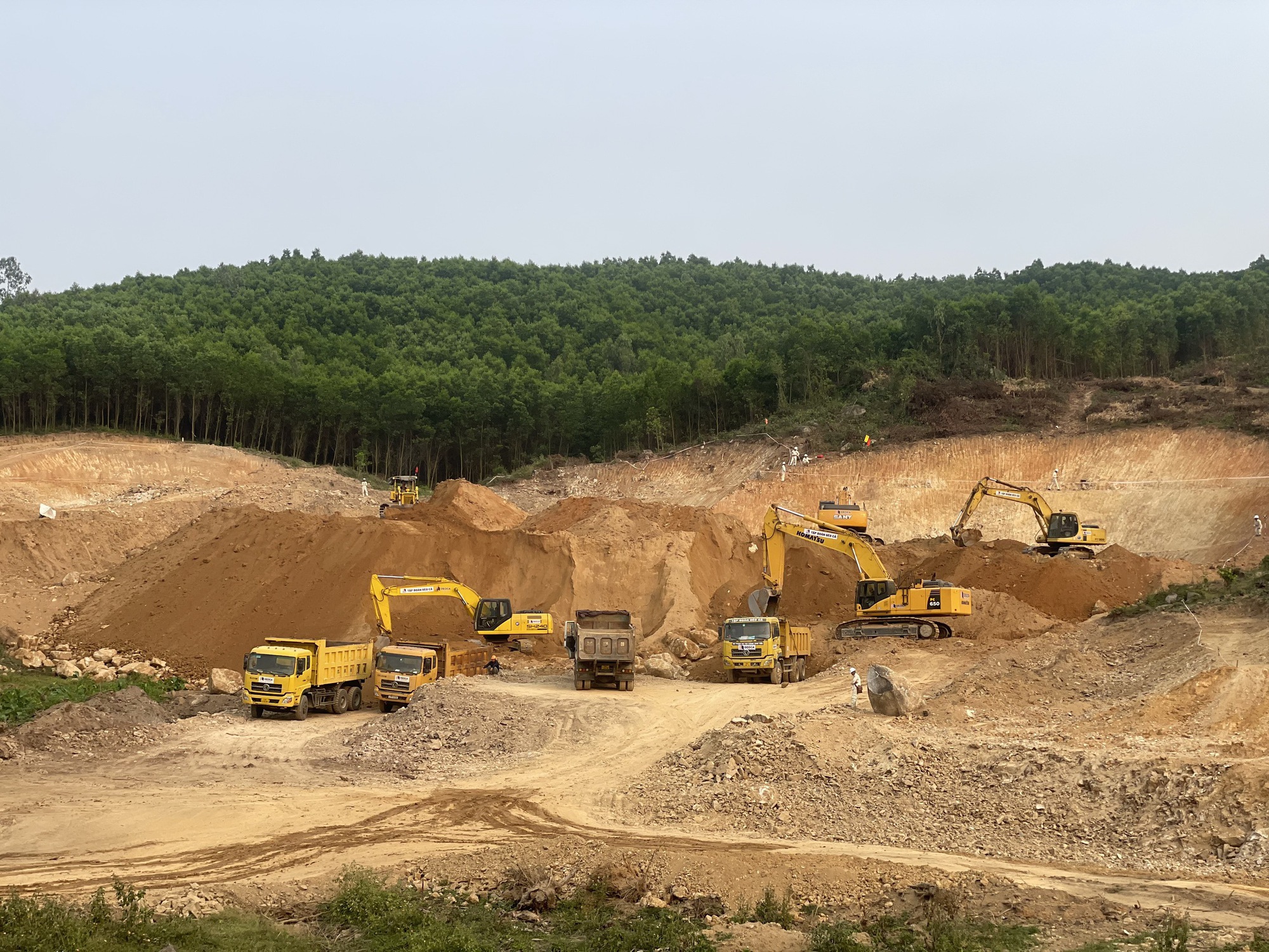 Chậm ra mỏ vật liệu cản tiến độ cao tốc Quảng Ngãi-Hoài Nhơn - Ảnh 5.