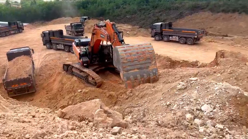 Chậm ra mỏ vật liệu cản tiến độ cao tốc Quảng Ngãi-Hoài Nhơn - Ảnh 1.