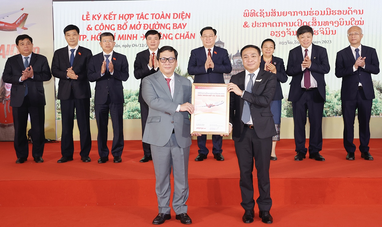 Vietjet hợp tác Lao Airlines mở đường bay nối TP.HCM - Viêng Chăn - Ảnh 1.