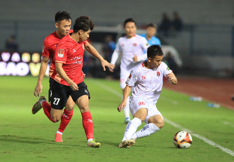 Quang Hải lập công, CAHN vẫn thảm bại trong ngày HLV Gong Oh-kyun ra mắt V-League  - Ảnh 1.