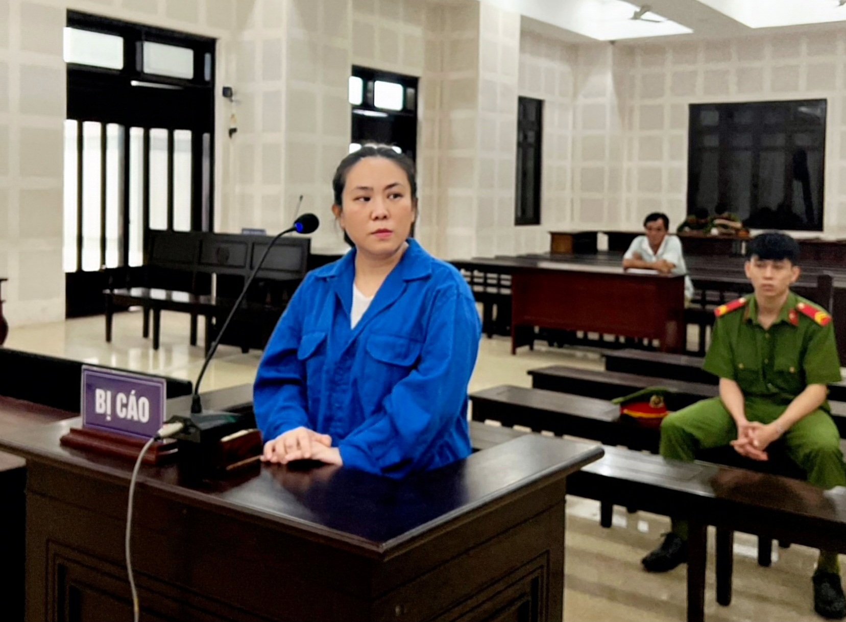 Lừa bán 9 người sang Campuchia, nữ phiên dịch lãnh án 16 năm tù - Ảnh 1.