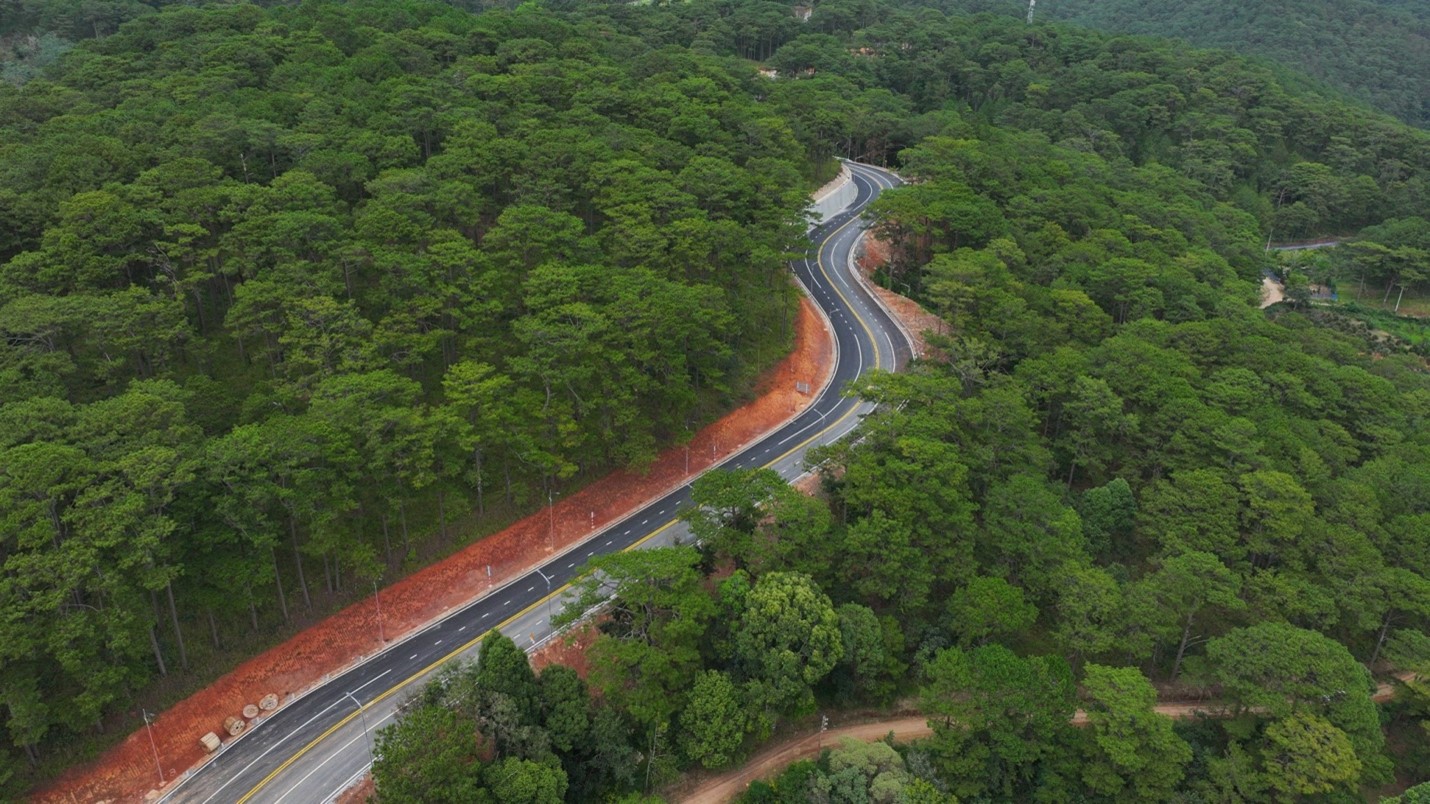 Hoàn thành dự án mở rộng đèo Prenn trước Tết Nguyên đán 2024 - Ảnh 1.