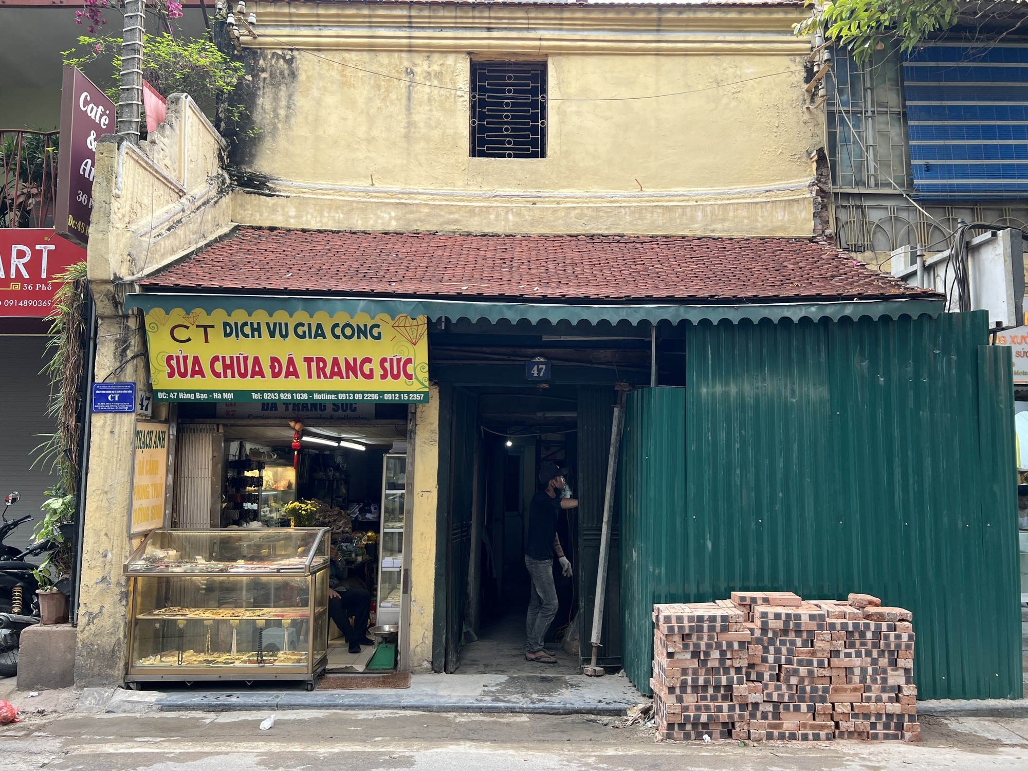 Nhà cổ bị xe Mercedes tông đổ tường ở Hà Nội: Phục hồi chứ không &quot;đập đi xây mới&quot; - Ảnh 1.