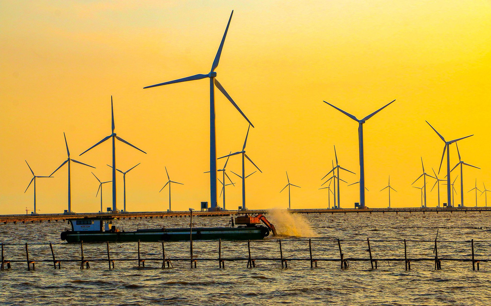 Đầu tư điện gió ngoài khơi: Doanh nghiệp háo hức nhưng vẫn phải chờ cơ chế - Ảnh 1.