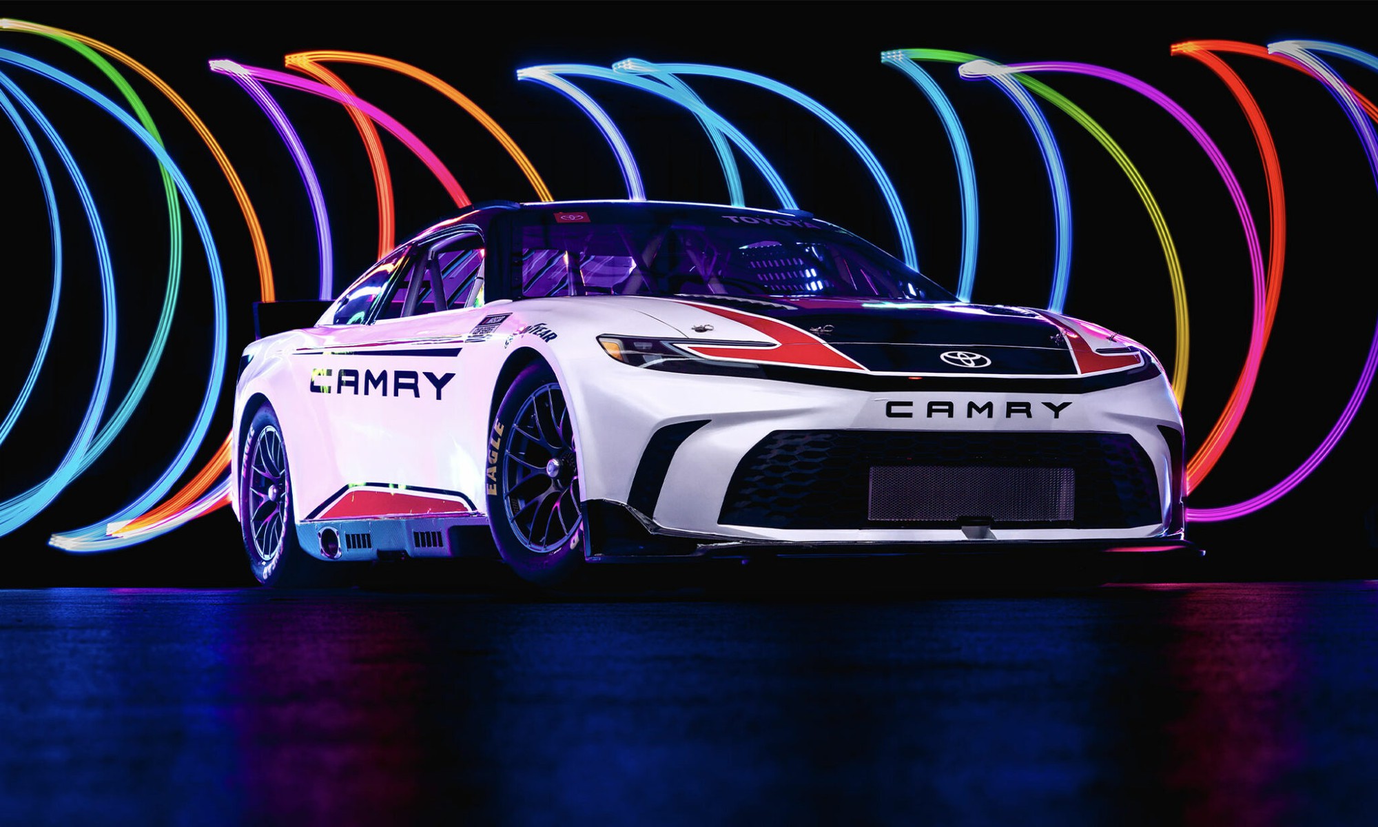 Toyota Camry phiên bản xe đua chính thức ra mắt