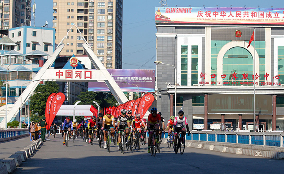 Ngày 9/12 khai mạc Giải đua xe đạp quốc tế “một đường đua - hai quốc gia” Hồng Hà - Ảnh 1.