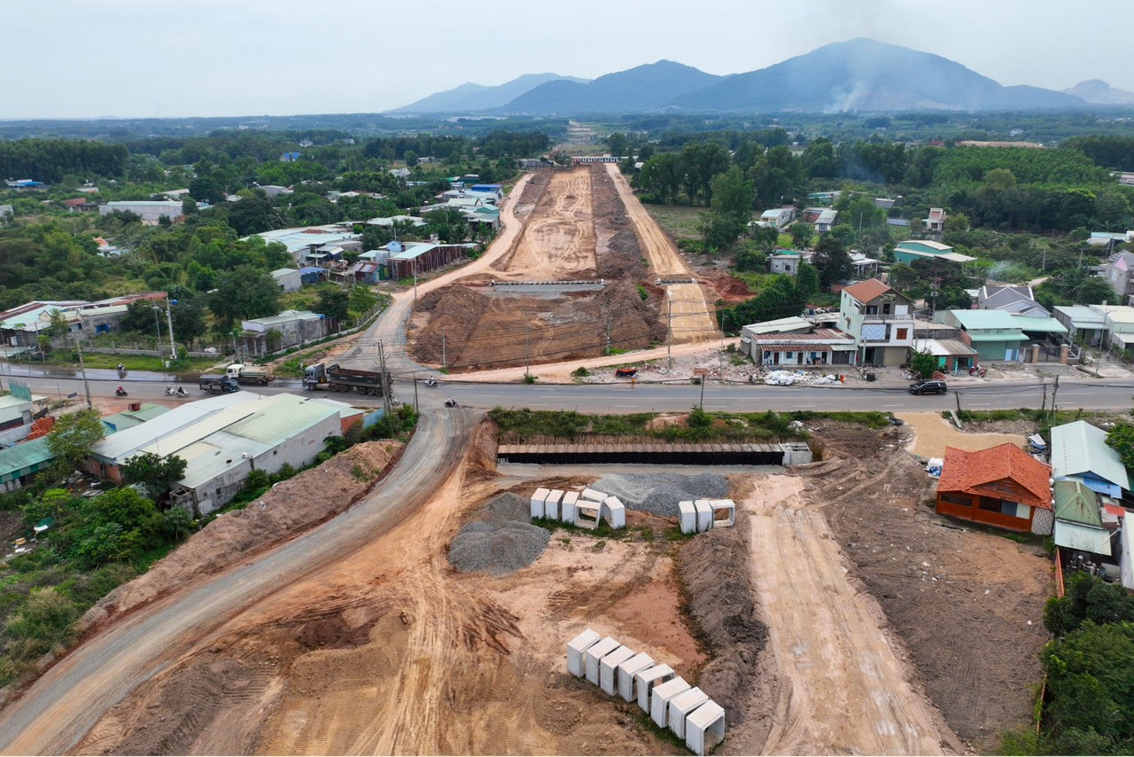 Dự án thành phần 3 cao tốc Biên Hoà - Vũng Tàu: Đường lớn hành hình, rộng thênh thang - Ảnh 3.