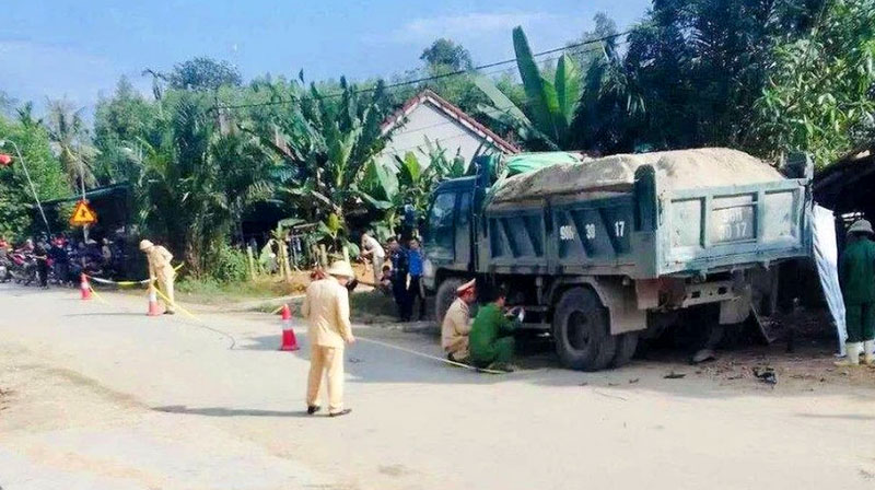 Hiện trường vụ tai nạn giao thông khiến em L tử vong.