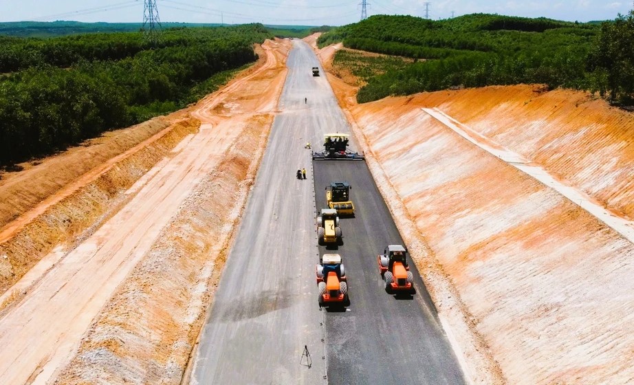 Chuyển đổi mục đích sử dụng rừng 2 dự án mỏ đất san lấp làm cao tốc Vạn Ninh – Cam Lộ - Ảnh 1.