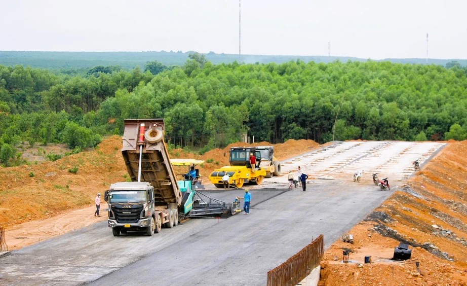 Chuyển đổi mục đích sử dụng rừng 2 dự án mỏ đất san lấp làm cao tốc Vạn Ninh – Cam Lộ - Ảnh 2.
