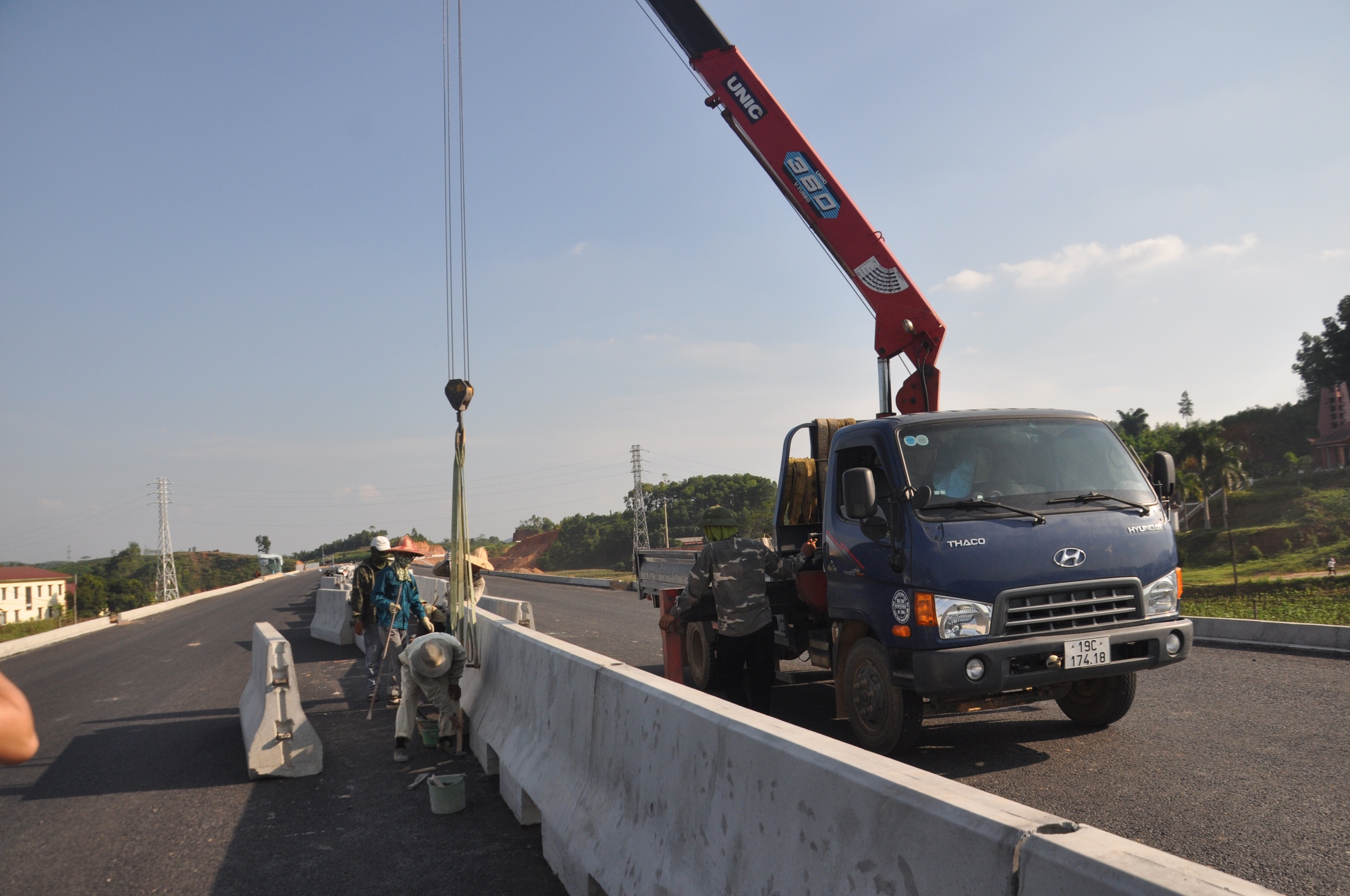 Nước rút đưa cao tốc Tuyên Quang - Phú Thọ về đích đúng hẹn - Ảnh 3.