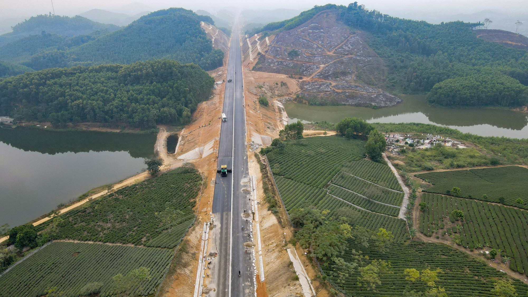 Hối hả cán đích cao tốc Tuyên Quang - Phú Thọ - Ảnh 14.