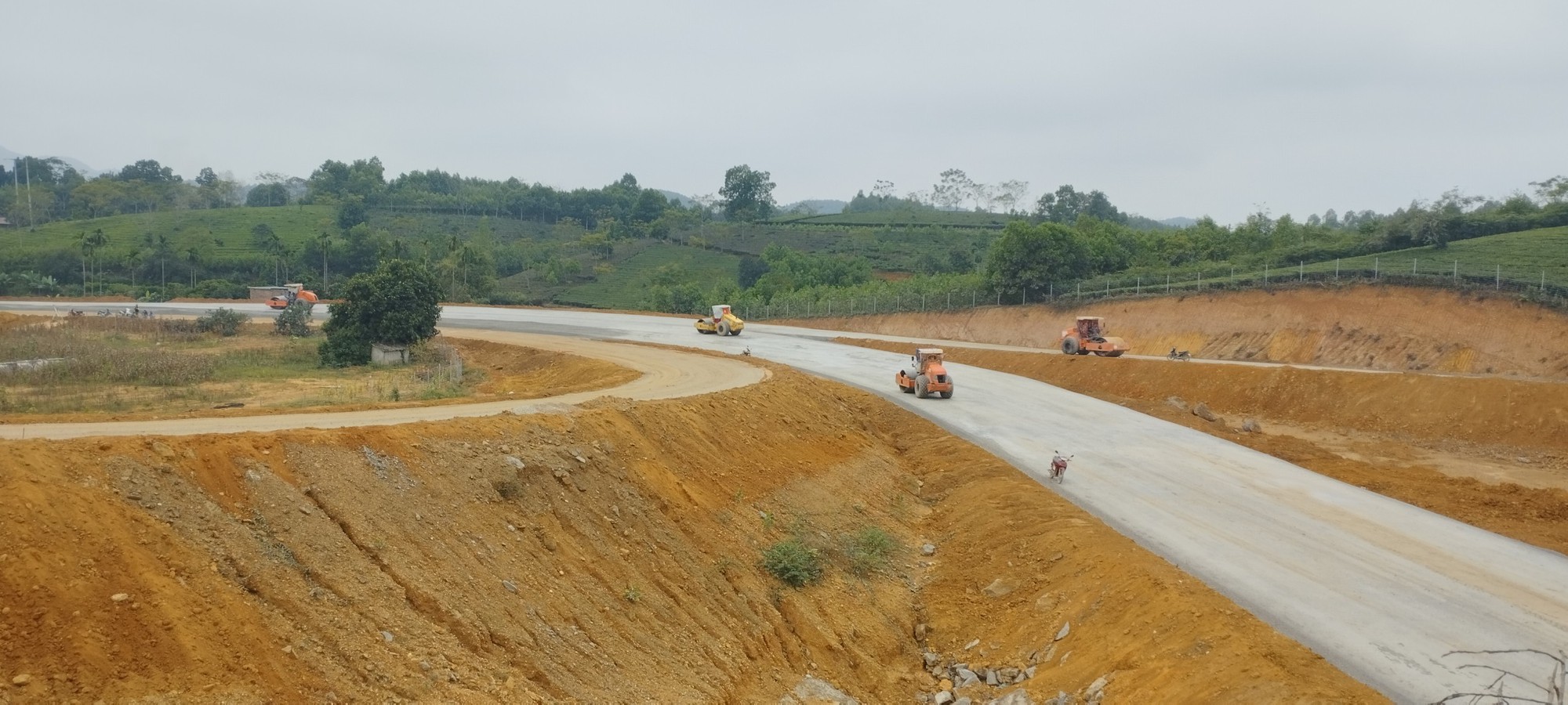 Hối hả cán đích cao tốc Tuyên Quang - Phú Thọ - Ảnh 1.