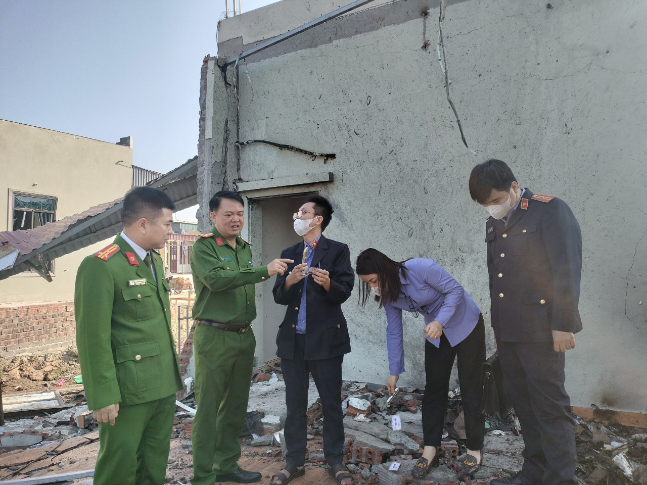 Khởi tố hình sự vụ nổ ở Ninh Bình làm 2 người tử vong - Ảnh 1.