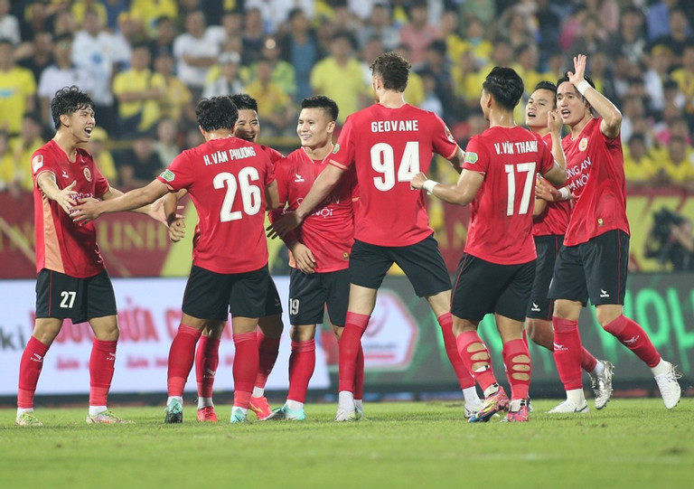 V-League: Quang Hải lập công, CAHN vẫn rơi điểm trước Nam Định  - Ảnh 1.