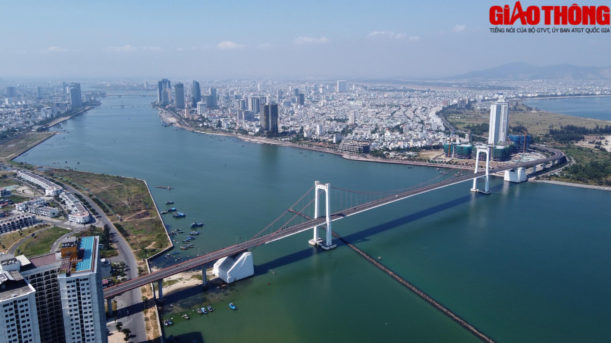 Độc đáo những cây cầu bắc qua sông Hàn - Ảnh 1.