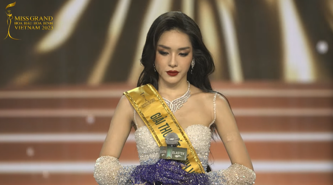 Top 5 Miss Grand Vietnam thi ứng xử: Thí sinh ấp úng không nói nên lời - Ảnh 1.