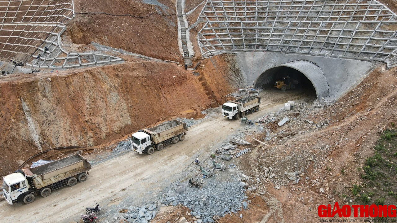 Tiến độ thi công hầm Đèo Bụt dài nhất dự án cao tốc Bắc Nam giai đoạn II đang được thi công như thế nào? - Ảnh 11.