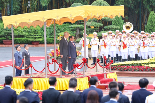 Cận cảnh Thủ tướng Phạm Minh Chính chủ trì lễ đón Thủ tướng Singapore Lý Hiển Long - Ảnh 2.