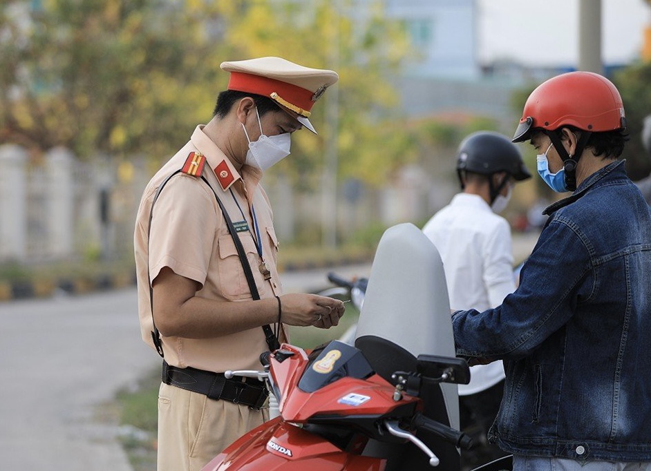 Đồng Nai: Cảnh sát giao thông phải ứng xử khéo léo không để người dân bức xúc khiếu nại - Ảnh 2.