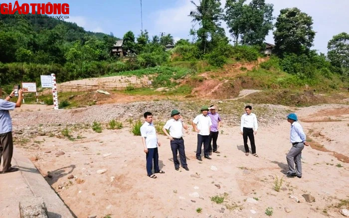 Xây dựng cầu dân sinh vượt lũ thí điểm tại xã vùng cao Quảng Trị - Ảnh 1.