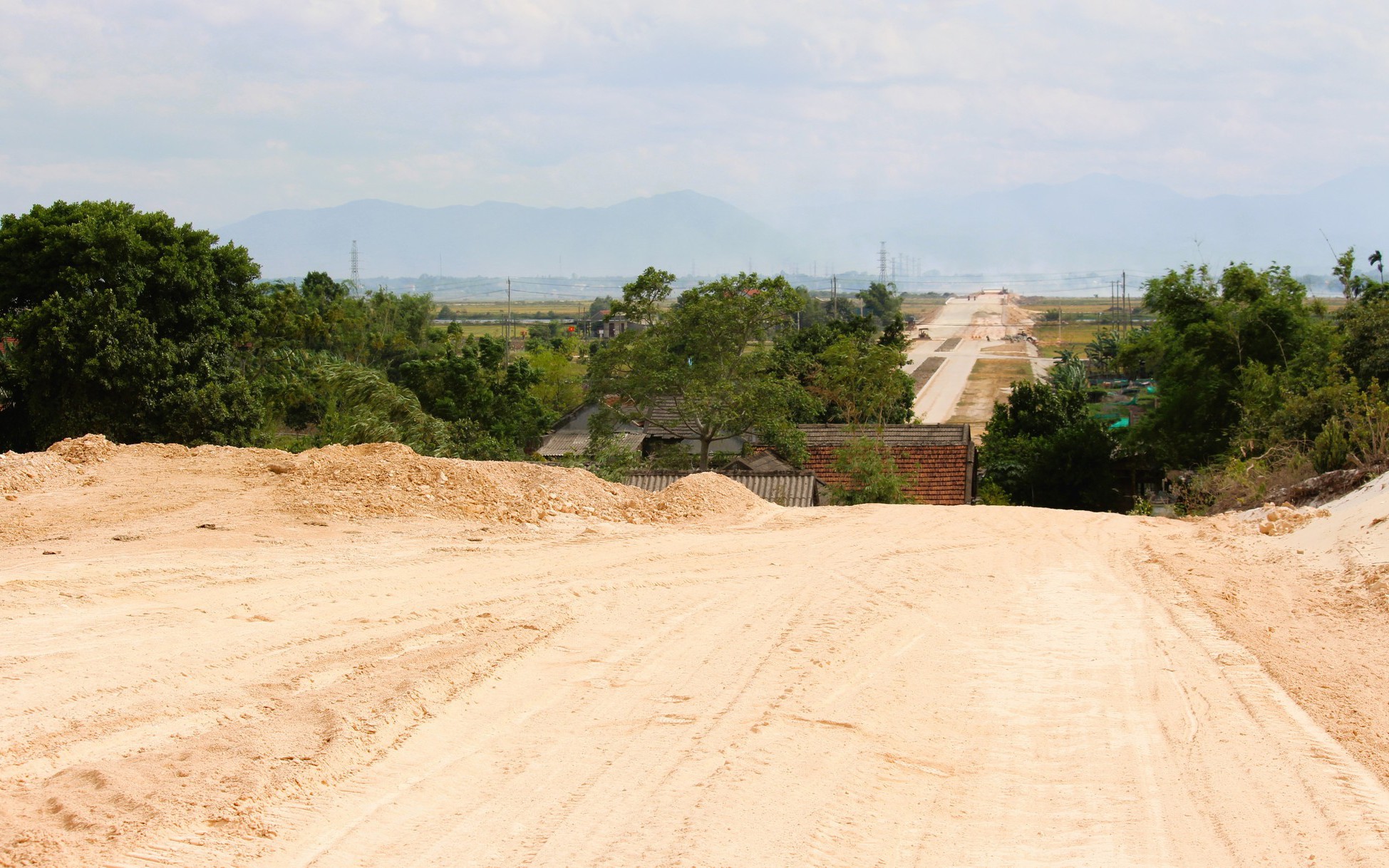Thừa Thiên - Huế: Dự án đường cứu hộ 16km hơn 10 năm chưa xong