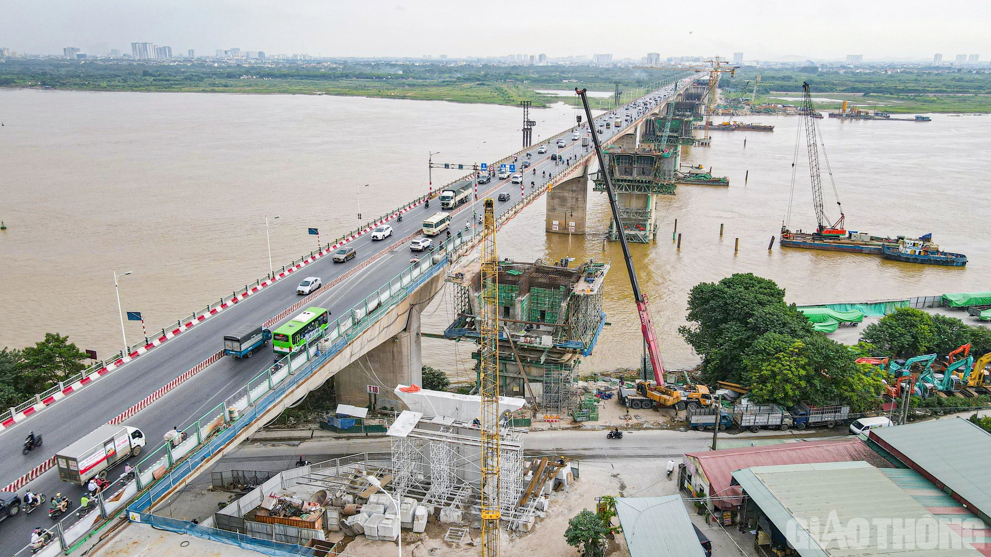 Hành trình đầy thử thách xây cầu Vĩnh Tuy 2