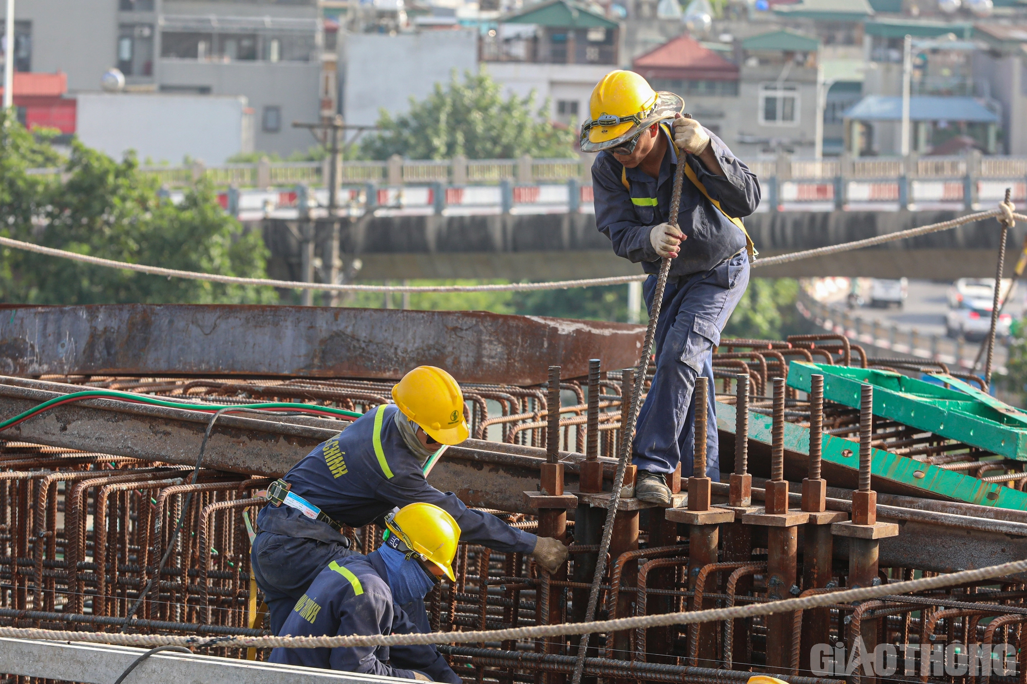 CONSTRUCTING THE VINH TUY 2 BRIDGE: A CHALLENGING JOURNEY