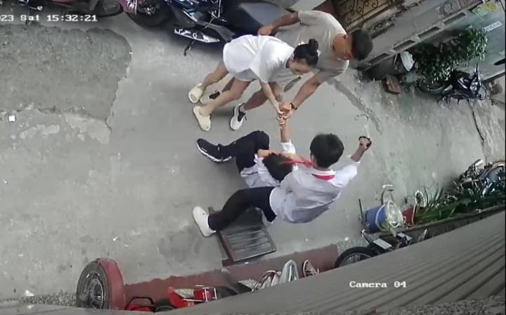 Vụ học sinh cấp 2 bị hành hung ở Hà Nội: UBND huyện Đông Anh báo cáo gì? - Ảnh 1.