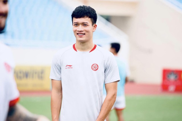 Trò cưng thầy Park nhận danh hiệu cầu thủ xuất sắc nhất V-League 2023  - Ảnh 1.