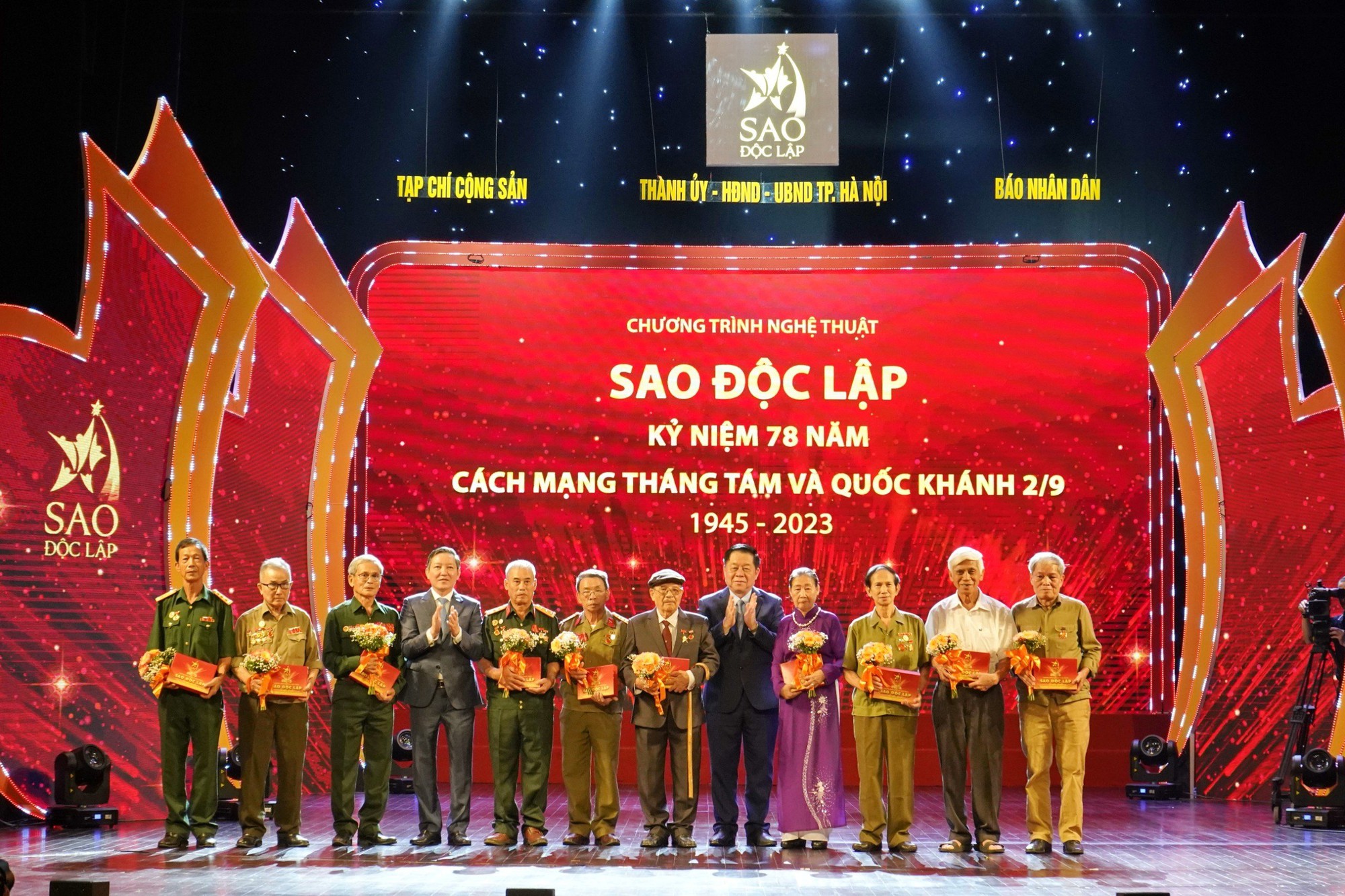 Rörande konstprogram Xúc động chương trình nghệ thuật "Sao Độc lập" kỷ niệm Quốc khánh 2/9 - Ảnh 3.