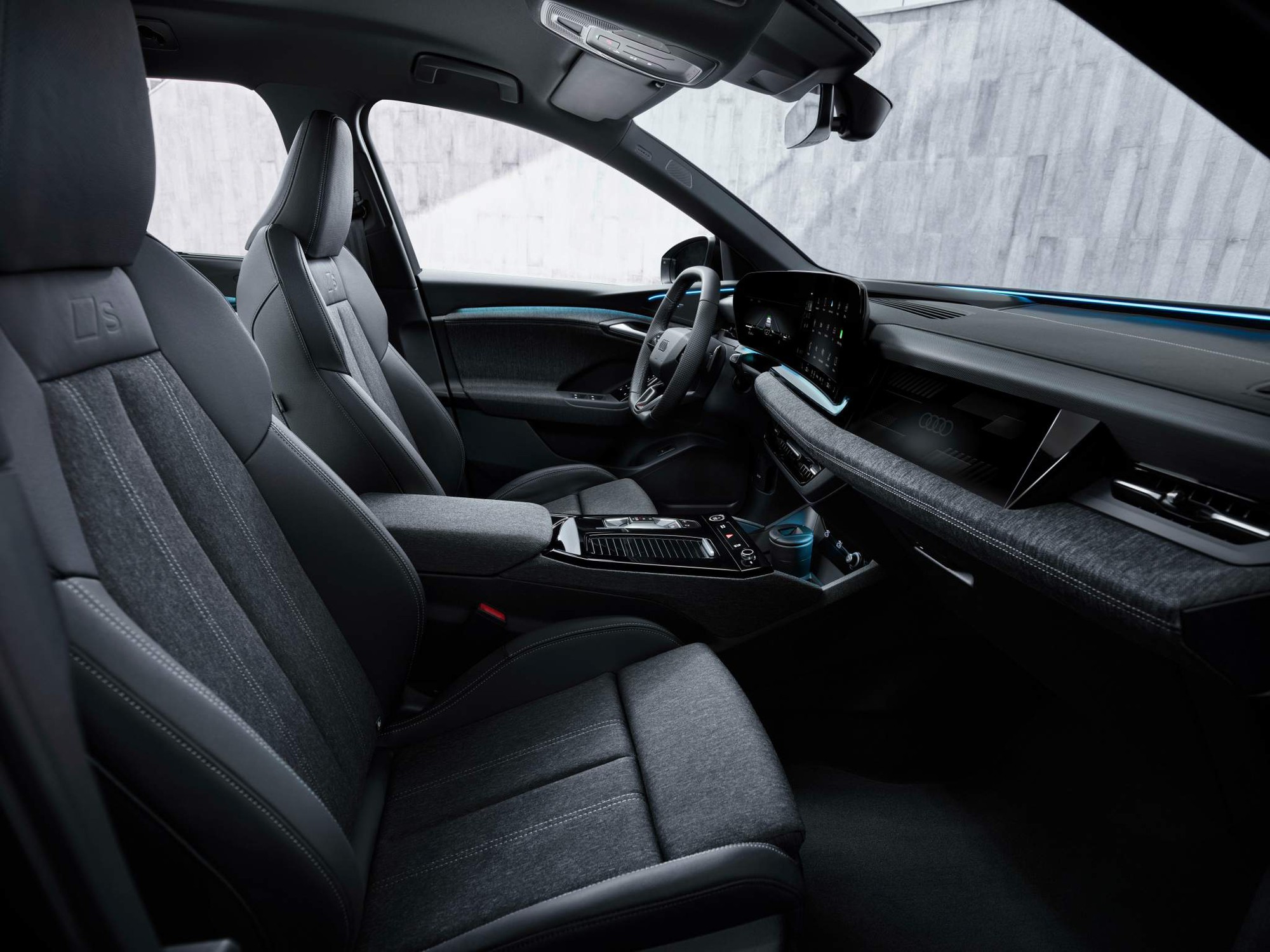 Nội thất Audi Q6 e-tron lộ diện với thiết kế tiện nghi, sang trọng - Ảnh 3. Nội thất Audi Q6 e-tron lộ diện với thiết kế tiện nghi, sang trọng - Ảnh 3.
