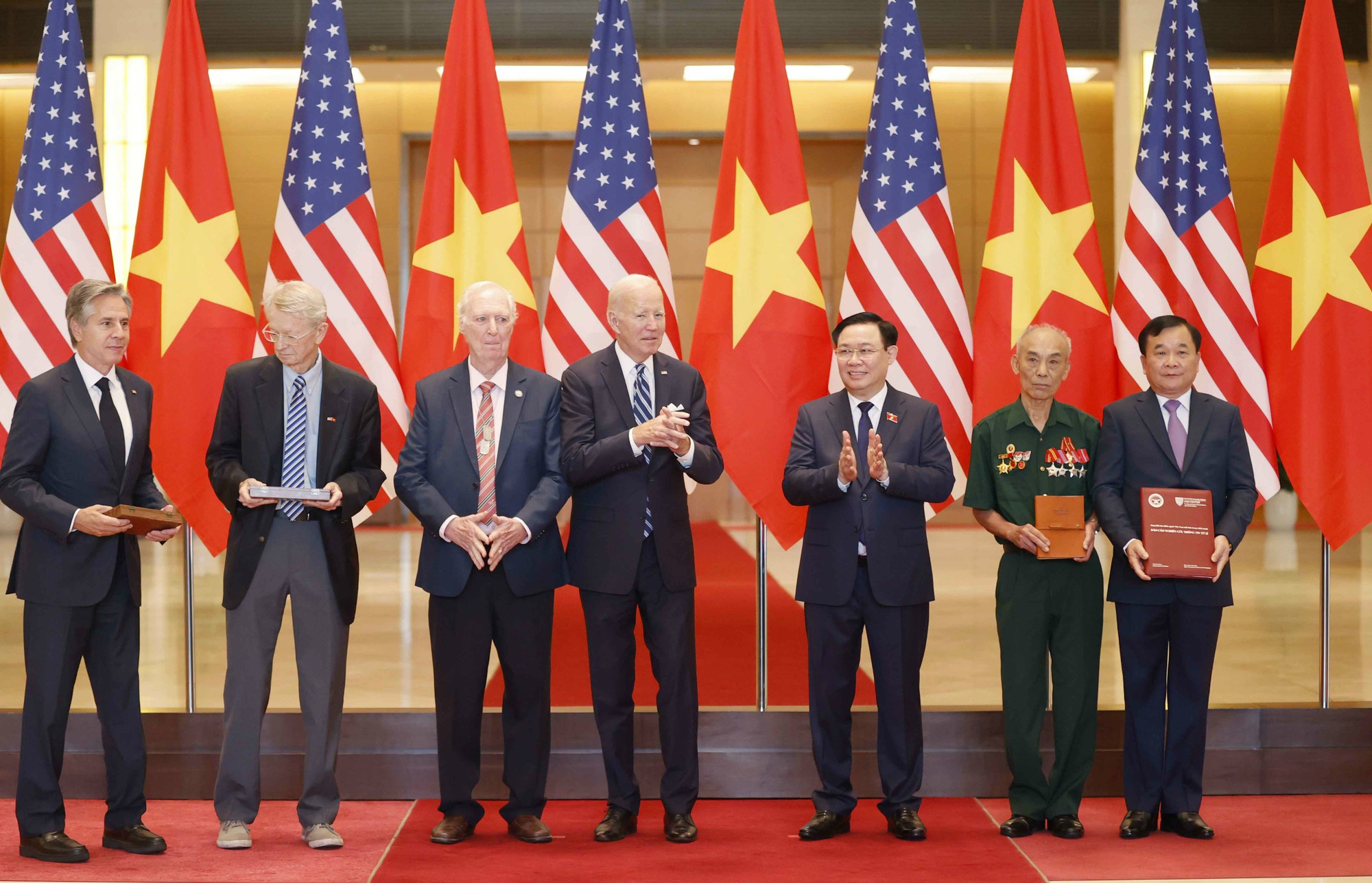 Tổng thống Hoa Kỳ Joe Biden rời Hà Nội, kết thúc tốt đẹp chuyến thăm lịch sử - Ảnh 9.