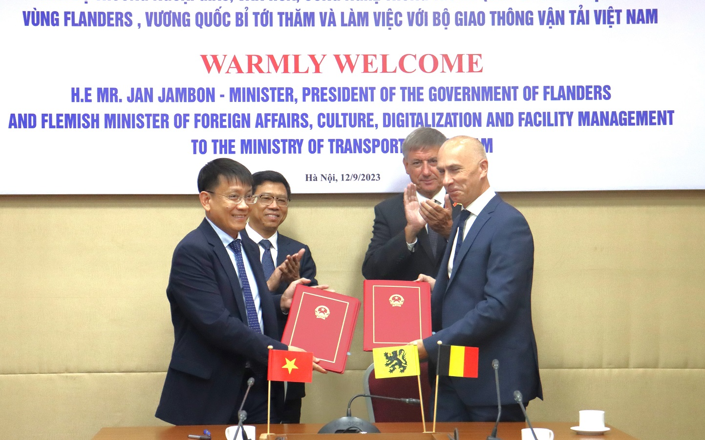 Tăng cường hợp tác hàng hải, đường thủy giữa Việt Nam - Vùng Flanders